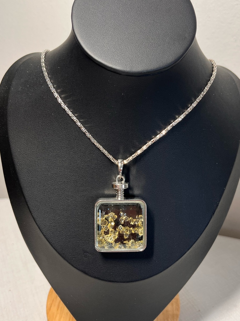 FRANK USHER PERFUME BOTTLE CRYSTALS PENDANT NECKLACE SILVER TONE 32” CHAIN